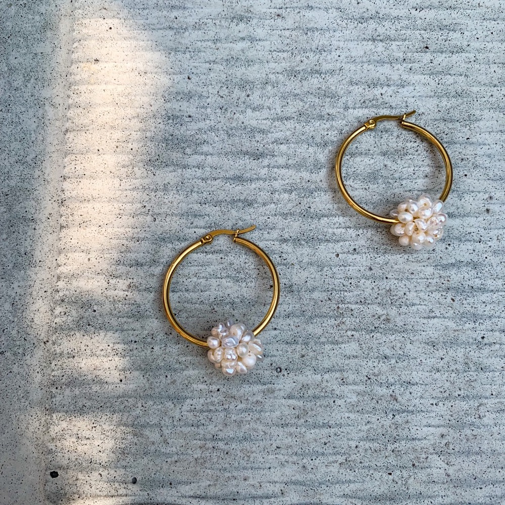Tiny pearl balls / Gold Hoop Earrings